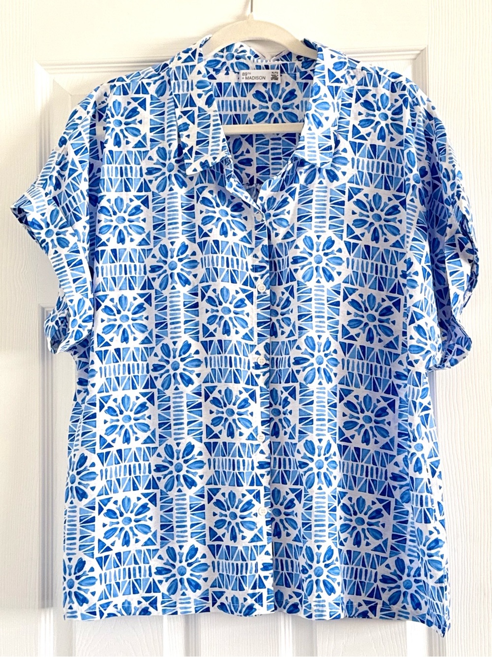 🌻 89th & Madison Blue & White Patterned Button-Down Shirt XL